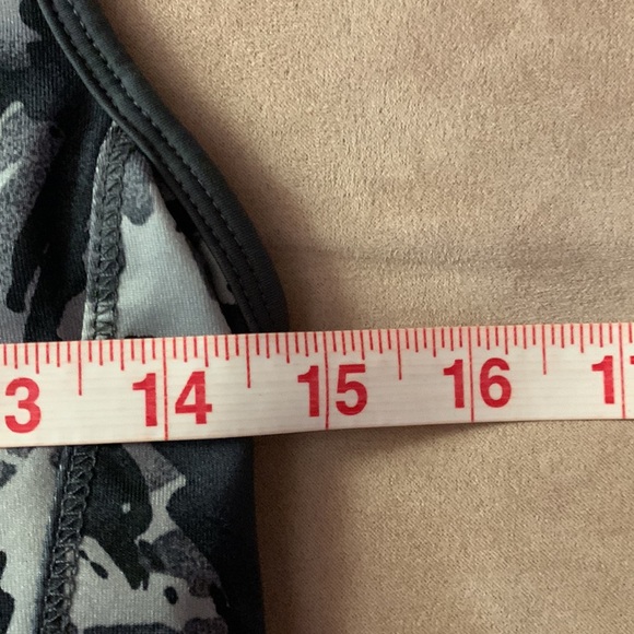 SKECHERS. Performance Activewear. Work Out Top. Size S. - Picture 9 of 9